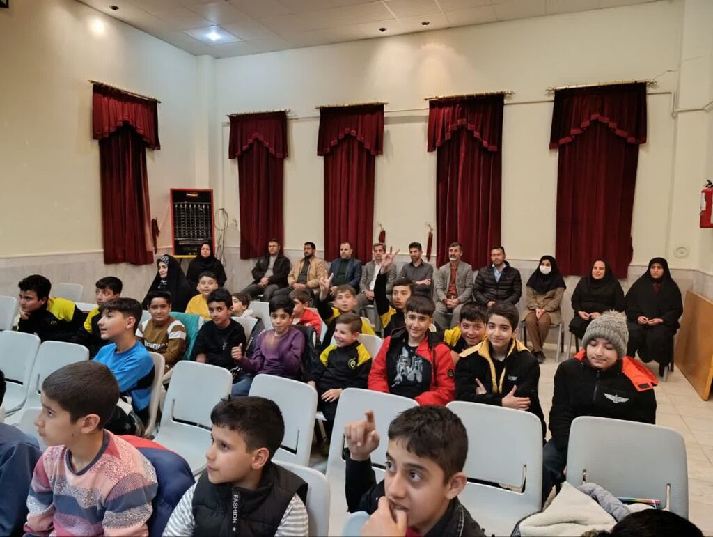 محفل نورانی انس با قرآن و ضیافت افطاری در کانون شهر فرمهین