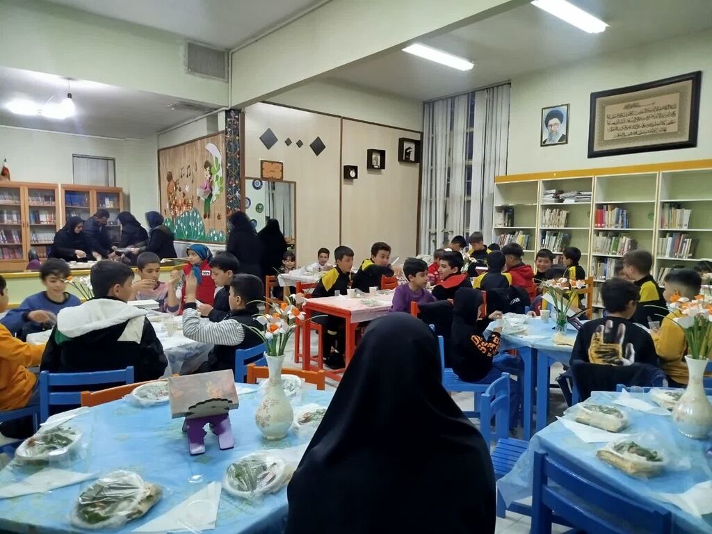 محفل نورانی انس با قرآن و ضیافت افطاری در کانون شهر فرمهین