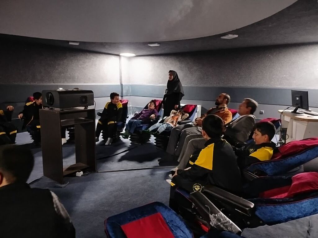 محفل نورانی انس با قرآن و ضیافت افطاری در کانون شهر فرمهین