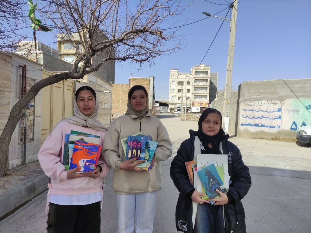 امانت کتاب به کودکان همدانی در جنگ رمضان دوستی کودکان و کتابها در روزهای جنگ