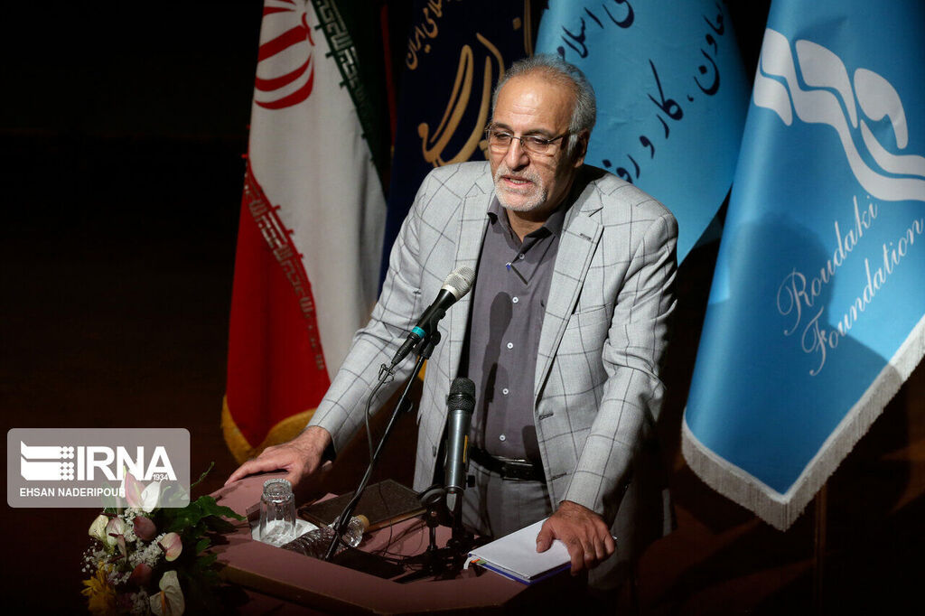 فریدون عموزادهخلیلی فریدون عموزادهخلیلی برای درناهای سفید و مظلوم میناب نوشت