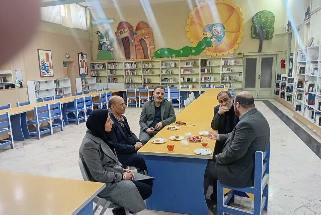 سیدعارف علوی مشاور مدیرعامل کانون در استان مرکزی مشاور مدیرعامل کانون پرورش فکری به استان مرکزی سفر کرد
