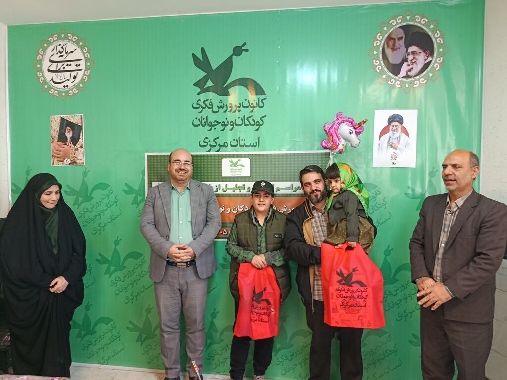 دختر موشک زن صورتی_مرکزی تجلیل از «دختر موشکزن صورتی» و عضویت افتخاری او در کانون