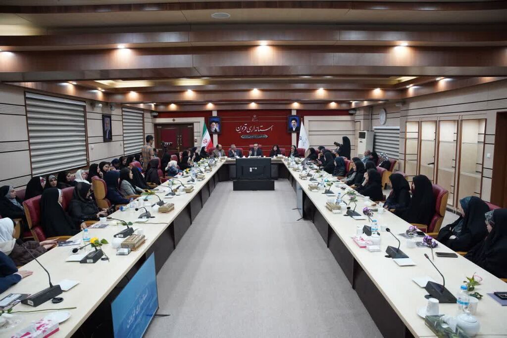 دیدار اعضای برگزیده کانون با استاندار قزوین به مناسبت روز دختر دختران برگزیده قزوین برای نقشآفرینی در جای درست تاریخ ایستادهاند