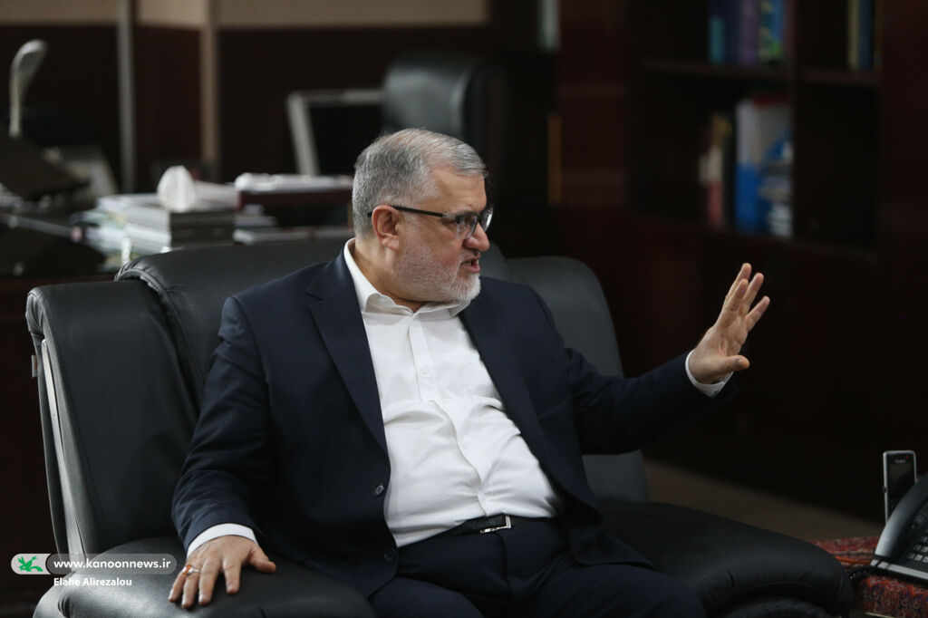 دیدار اعضای شورای معاونان کانون با استاندار تهران آماده حمایت از فعالیتهای اثرگذار کانون در استان هستیم/ مأموریت ویژه کانون برای تبیین الگوی مصرف انرژی با زبان کودکانه