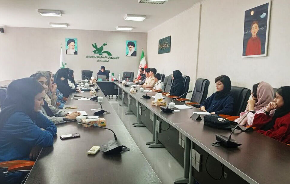 نقد و بررسی آثار نویسندگان نوجوان سمنانی از سوی کارشناسان ادبی کانون نقد و بررسی آثار نویسندگان نوجوان سمنانی از سوی کارشناسان ادبی کانون