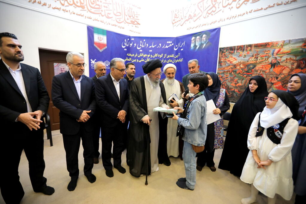 آیین تجلیل از اعضای برگزیده کانون گلستان پرورش استعدادهای کودکان زیربنای آینده ایران اسلامی است