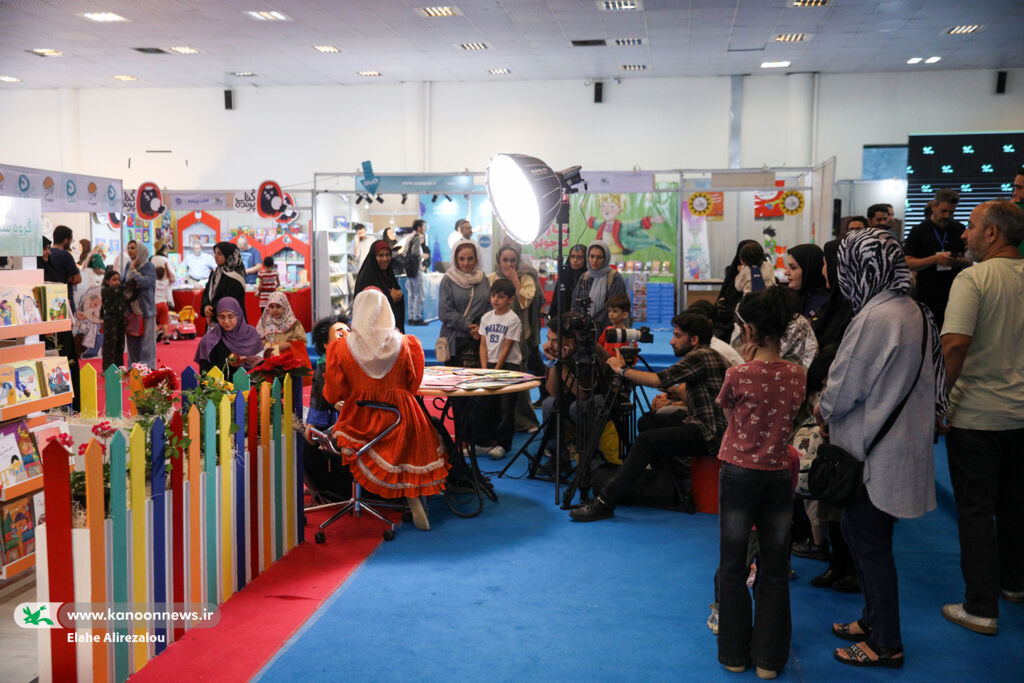 پنجمین روز نمایشگاه کتاب کودک و نوجوان کانون افزایش ساعتهای بازدید نمایشگاه کتاب کودک و نوجوان در روزهای پایانی هفته