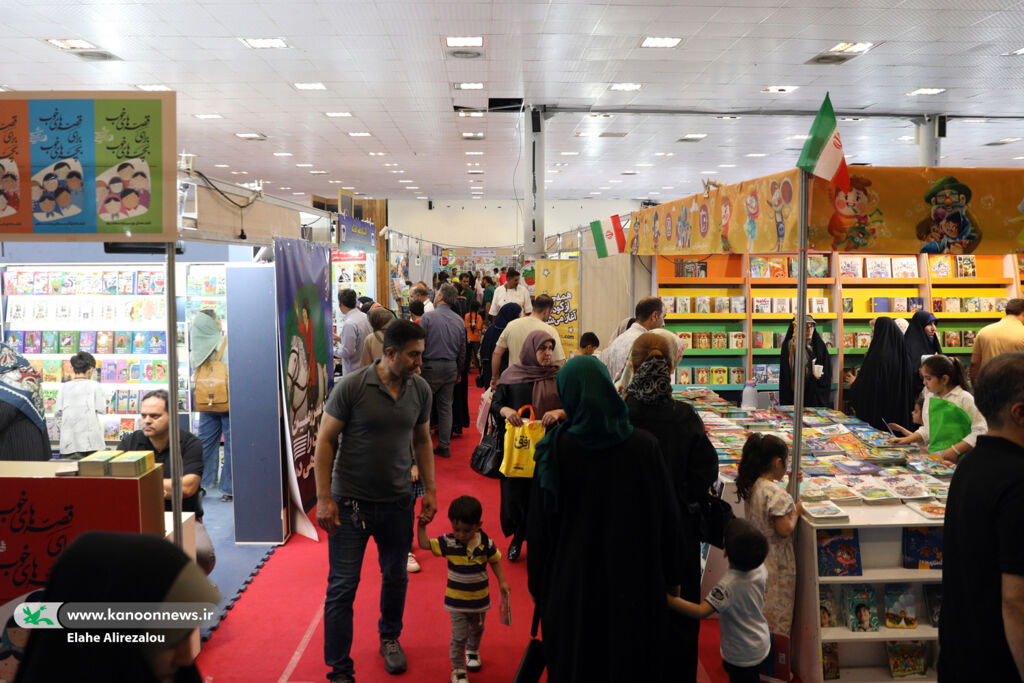 دهمین روز نمایشگاه کتاب کودک و نوجوان کانون آیین رونمایی از کتاب جدید کانون و برپایی نشست تخصصی