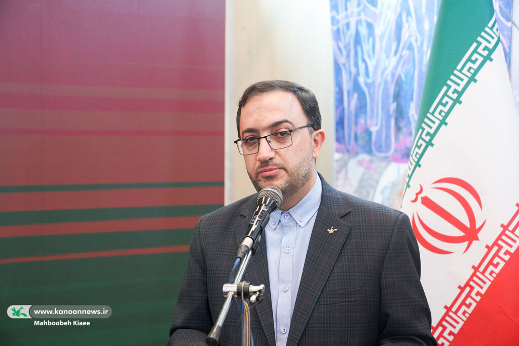 آیین رونمایی از کتاب «از این دست» در نمایشگاه کتاب کانون ادبیات آیینی کودک و نوجوان نیازمند تولید آثار تازه و ماندگار است