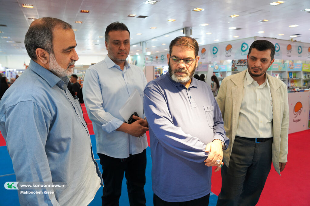 شور کتابخوانی در یازدهمین روز نمایشگاه کتاب کودک و نوجوان نبرد امروز، تصرف ذهن کودکان و نوجوانان است