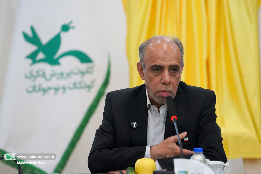 آیین رونمایی از مجموعه کتاب «گنج قصهها» با حضور وزیر آموزش و پرورش ادبیات کهن ایران اقیانوسی پایانناپذیر برای روایت نسل امروز است