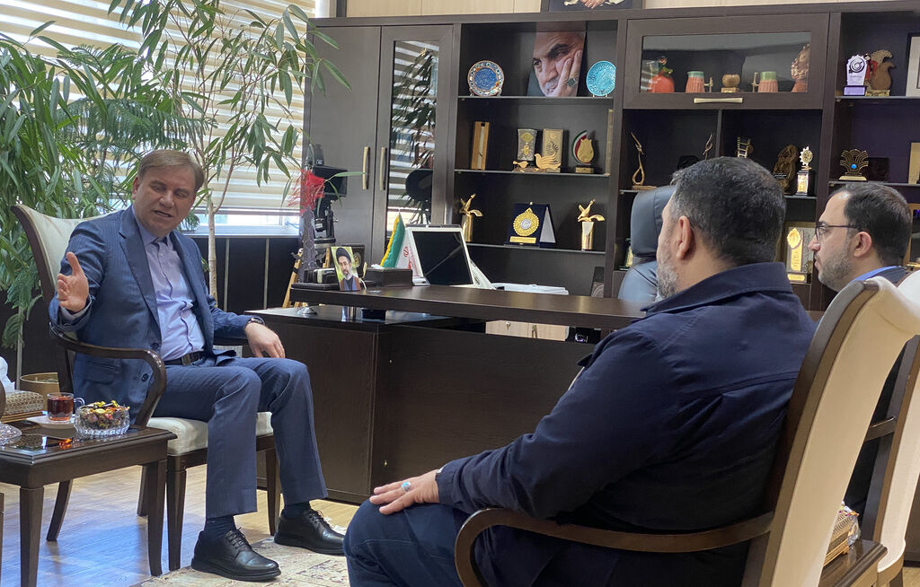 دیدار مدیر عامل کانون و استاندار بوشهر ۳۰ روستای استان بوشهر زیر چتر کتابخانههای سیار کانون قرار میگیرند/ تحقق مطالبه کودکان و نوجوانان در دیدار استاندار با مدیرعامل کانون