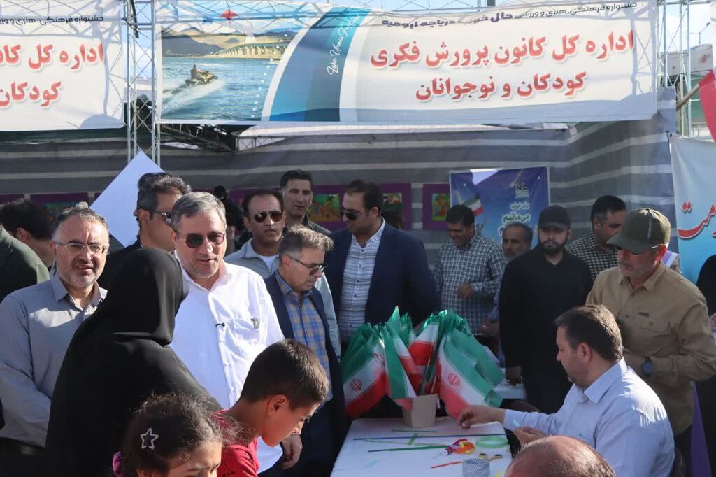 استاندار آذربایجان غربی از فعالیتهای کانون پرورش فکری کودکان و نوجوانان بازدید کرد استاندار آذربایجان غربی از فعالیتهای کانون پرورش فکری کودکان و نوجوانان بازدید کرد