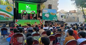 طنین خنده کودکان و نوجوانان در سومین روز حضور تماشاخانه سیار کانون