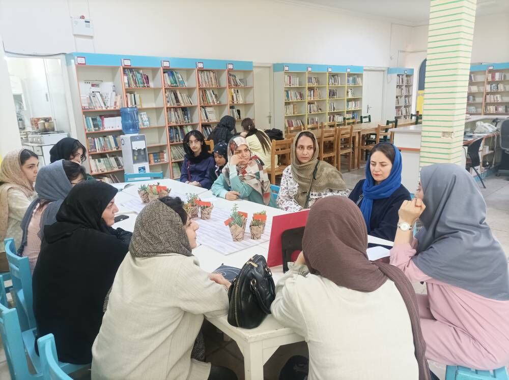 مرکز 32 برگزاری دورهمی «یک قاب لبخند» و پویش «۴ کتاب، ۴ فصل» در مرکز ۳۲ تهران