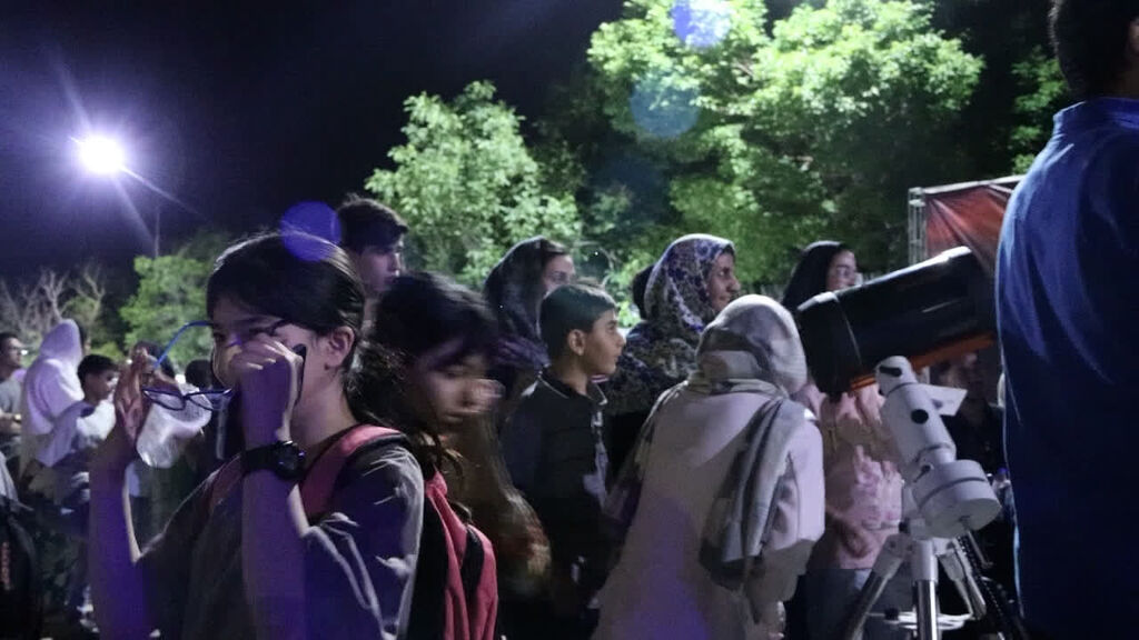 رصد آسمان شب_مرکزی رصد شگفتیهای آسمان شب در رویداد «شب علم» با تلسکوپهای کانون