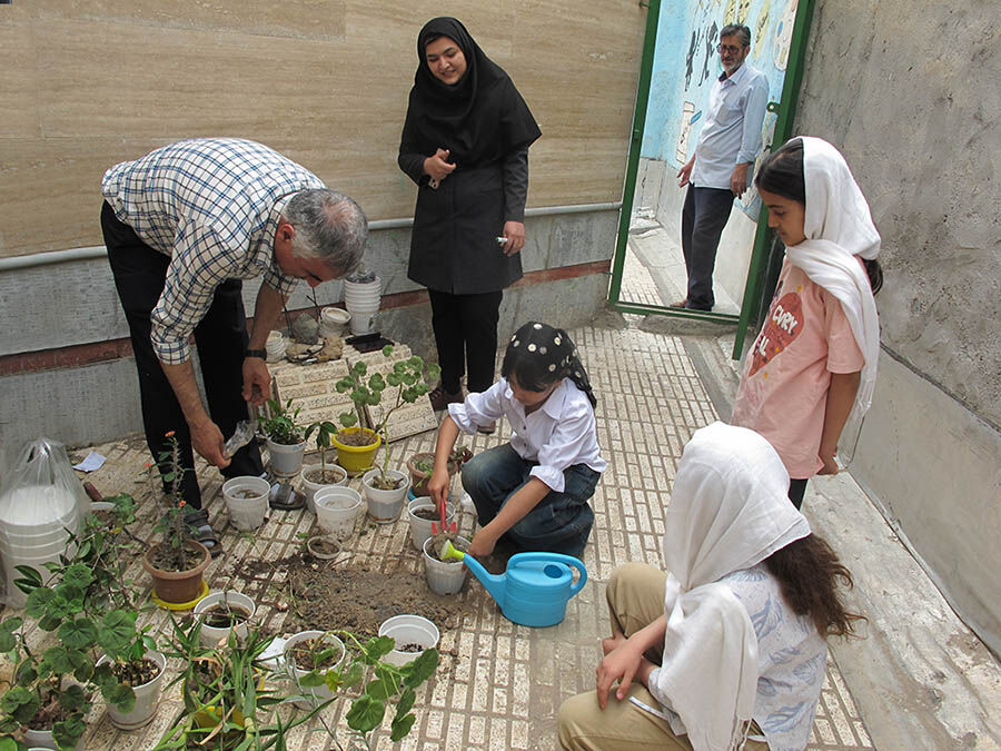 پاسداشت روز «گل و گیاه» در مراکز کانون کوثر و مشگینشهر برگزار شد ویژهبرنامه پاسداشت روز «گل و گیاه» در مراکز کانون کوثر و مشگینشهر برگزار شد