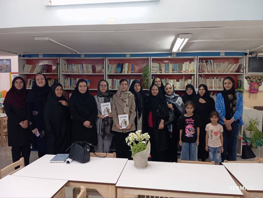 سمنان1405 نشست «چهار کتاب، چهار فصل» با تمرکز بر سلامت روان کودکان در مهدیشهر برگزار شد