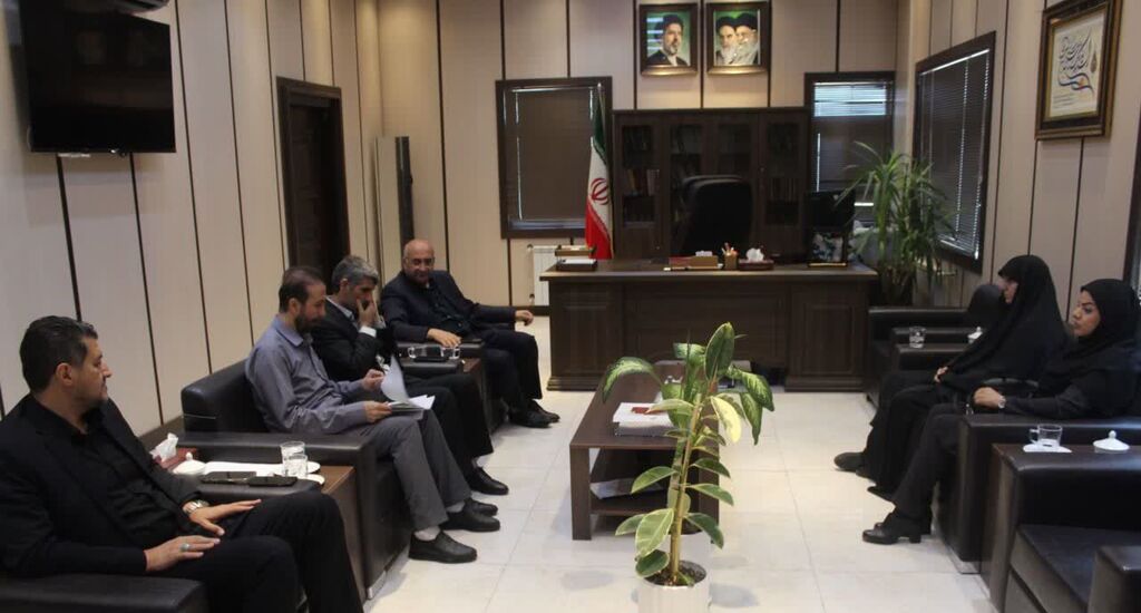 بازدید مدیرکل کانون البرز از خانه تاریخی مرحوم آیتالله برهانی در اشتهارد بازدید مدیرکل کانون البرز از خانه تاریخی مرحوم آیتالله برهانی در اشتهارد