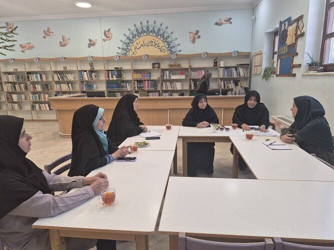 نشست هماندیشی آفرینشهای ادبی قلمستان باغ غدیر با کانون شماره ۸ اصفهان نشست هماندیشی آفرینشهای ادبی قلمستان باغ غدیر با کانون شماره ۸ اصفهان
