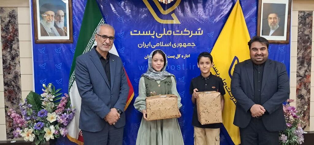 «طنینِ جهانیِ قلمهای کوچک اصفهان؛ پیروزی خیرهکننده نوجوانان کانون در مسابقه بینالمللی نامهنگاری اتحادیه پست» «طنینِ جهانیِ قلمهای کوچک اصفهان؛ پیروزی خیرهکننده نوجوانان کانون در مسابقه بینالمللی نامهنگاری اتحادیه پست»