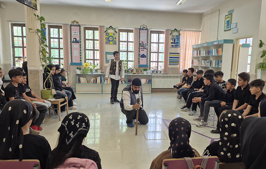 تولید و اجرای نمایش «پدر یک قهرمان بود» در کانون اردبیل نمایش محیطی «پدر یک قهرمان بود» در کانون اردبیل تولید شد