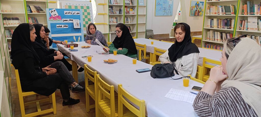 مرکز 39 نشست «۴ کتاب، ۴ فصل» با محوریت نقد کتاب و شورای والدین در مرکز شماره ۳۹ برگزار شد