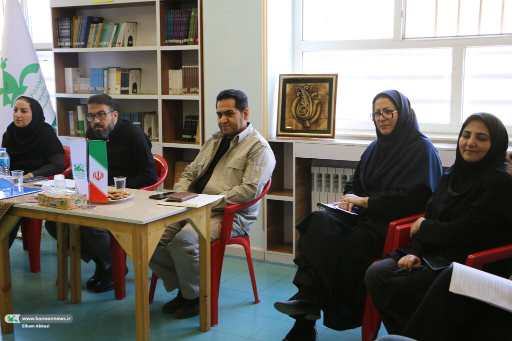 نشست ادبی.سمنان نشست تخصصی «ادبیات آیینی» در کانون پرورش فکری استان سمنان برگزار شد