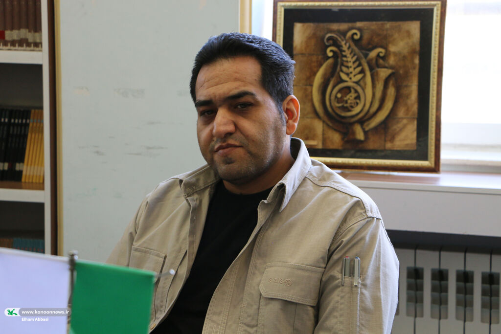 نشست ادبی.سمنان تأکید مدیرکل کانون سمنان بر پیوند ادبیات آیینی با مسائل روز جامعه در نشست ادبی نوجوانان