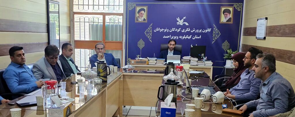 تأکید مدیرکل کانون استان بر مؤلفههای «کارشناس تراز و پیشران» در نشست شورای فرهنگی تأکید مدیرکل کانون استان بر مؤلفههای «کارشناس تراز و پیشران» در نشست شورای فرهنگی