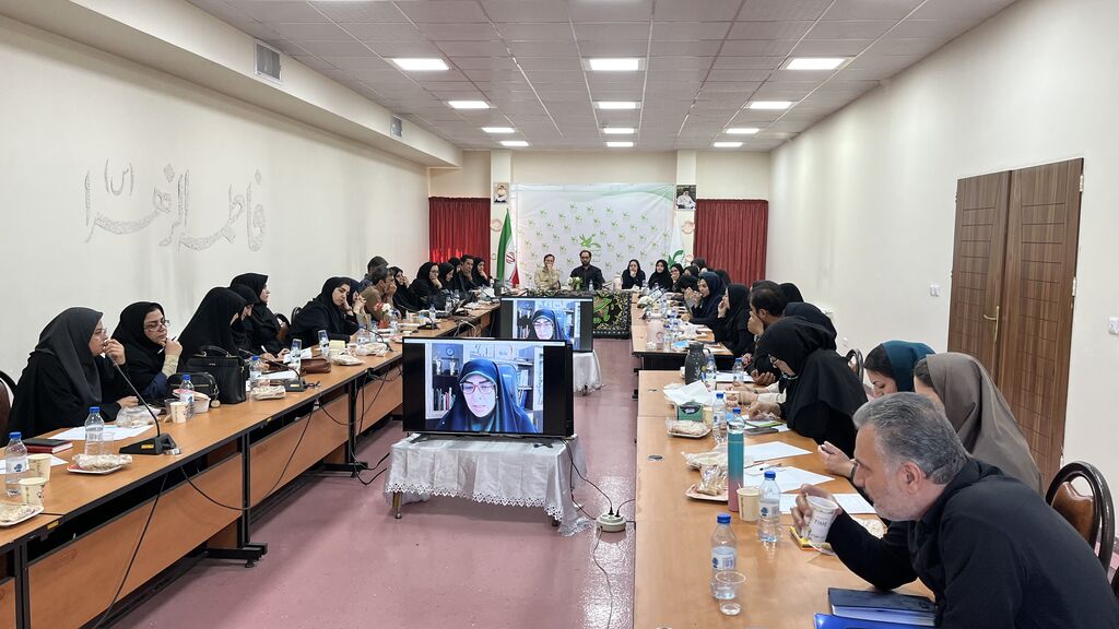 همایش مدیران تبیین نظامنامه فعالیتهای تابستانی کانون همدان در همایش مربیمسئولان مراکز