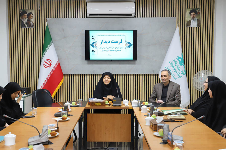 دیدار «قافیهای» اردبیل با مدیرکل کانون پرورش فکری استان مدیرکل کانون پرورش فکری اردبیل در دیدار با اعضای باشگاه ملی «قاف»، بر حمایت از استعدادهای برتر تأکید کرد