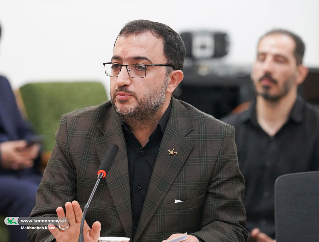 نشست اعضای کمیسیون فرهنگی مجلس با وزیر و معاونان وزارت آموزش و پرورش و مدیرعامل و اعضای شورای معاونان کانون جنگ را به فرصت تربیتی و فرهنگی برای نوجوانان تبدیل کردیم