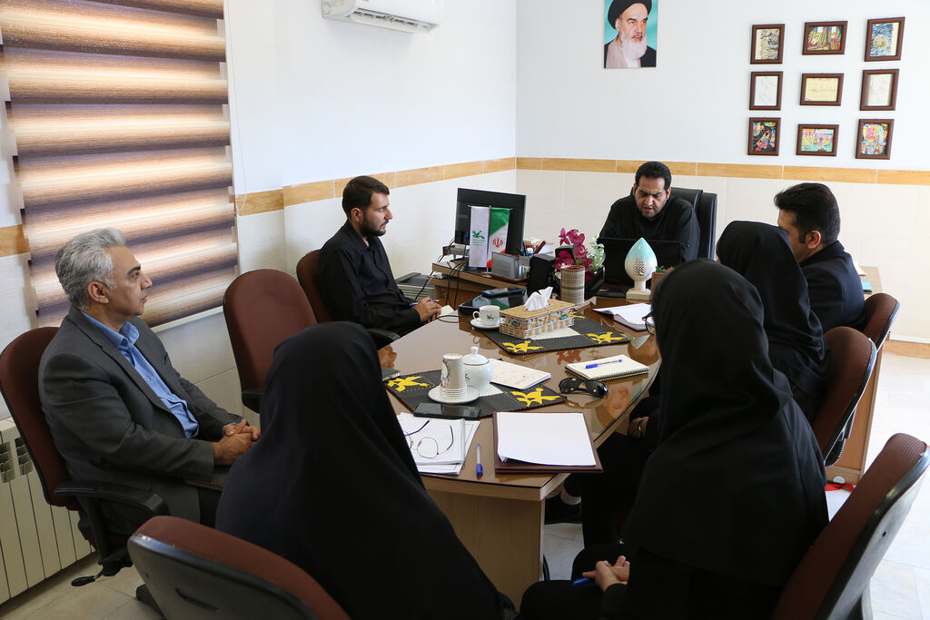 سمنان1405 بررسی راهکارهای ارتقای خدمات بیمه نوین در سمنان