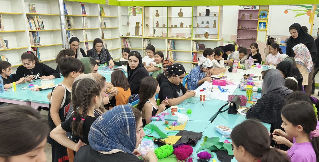 اسلامشهر 1 پویش «هدیه خوبان» در اسلامشهر یک؛ دستسازههای کودکان برای زائران حسینی