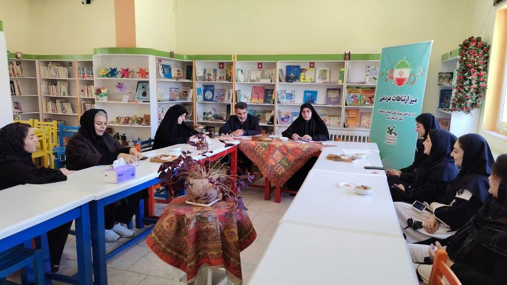 برگزاری میز ارتباطات مردمی مدیرکل کانون آذربایجانغربی در سردشت برگزاری میز ارتباطات مردمی مدیرکل کانون آذربایجانغربی در سردشت
