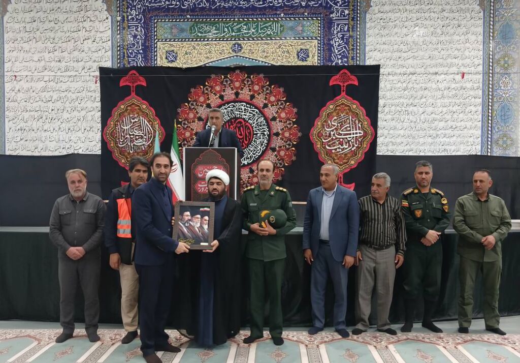تقدیر از کانون پرورش فکری کودکان و نوجوانان کهگیلویه و بویراحمد در آیین نماز جمعه مارگون تقدیر از کانون پرورش فکری کودکان و نوجوانان کهگیلویه و بویراحمد در آیین نماز جمعه مارگون