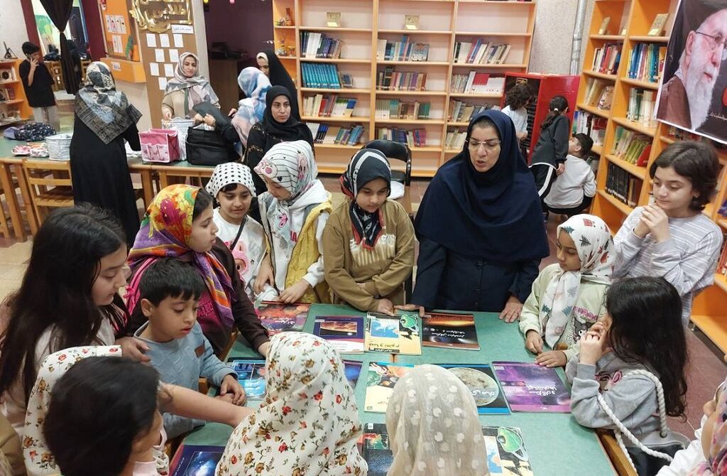 سکینه بشارتنیا - مربی کانون گلستان کودکان و نوجوانان عضو کانون، مربی فعال و مهربان خود را از یاد نخواهند برد