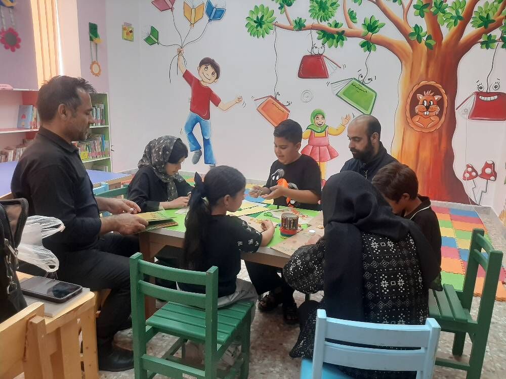 سمنان1405 مرکز سیار سرخه با برنامههای فرهنگی و عاشورایی در میان کودکان و نوجوانان