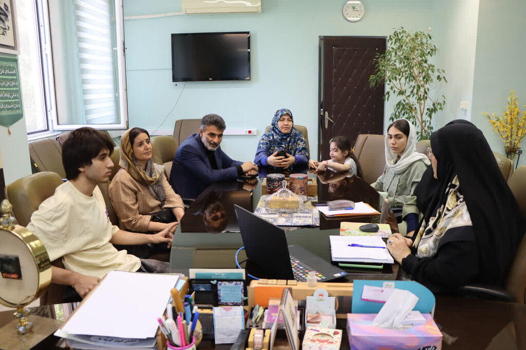 نشست صمیمی مدیرکل کانون آذربایجانغربی با اعضای جدید و تثبیتشده باشگاه ملی شعر و داستان «قاف» برگزار شد نشست صمیمی مدیرکل کانون آذربایجانغربی با اعضای جدید و تثبیتشده باشگاه ملی شعر و داستان «قاف» برگزار شد