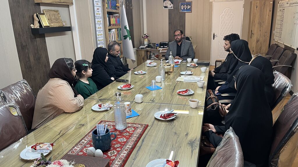 قاف نشست هماندیشی اعضای باشگاه ملی ادبی «قاف» با مدیرکل کانون همدان