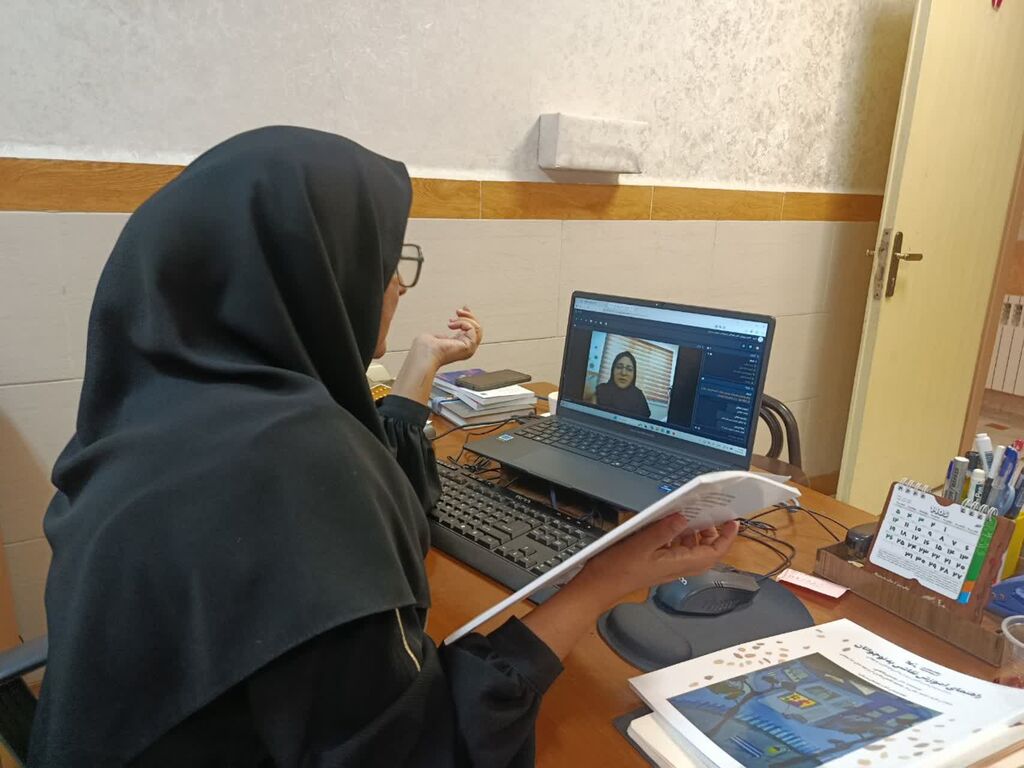 سمنان1405 توانمندسازی مربیان جدیدالورود کانون سمنان در کارگاههای هنرهای تجسمی