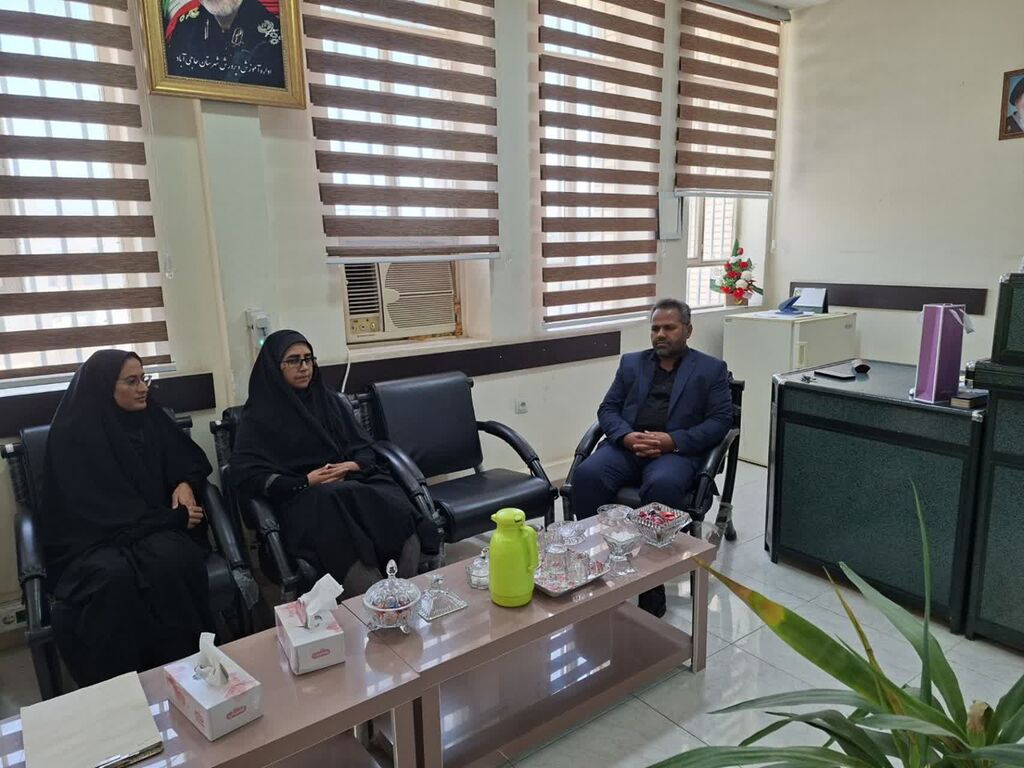 تقویت تعاملات فرهنگی و قضایی در حاجیآباد تقویت تعاملات فرهنگی و قضایی در حاجیآباد؛ قدردانی مسئول مرکز حاجی آباد از حمایتهای دادگستری