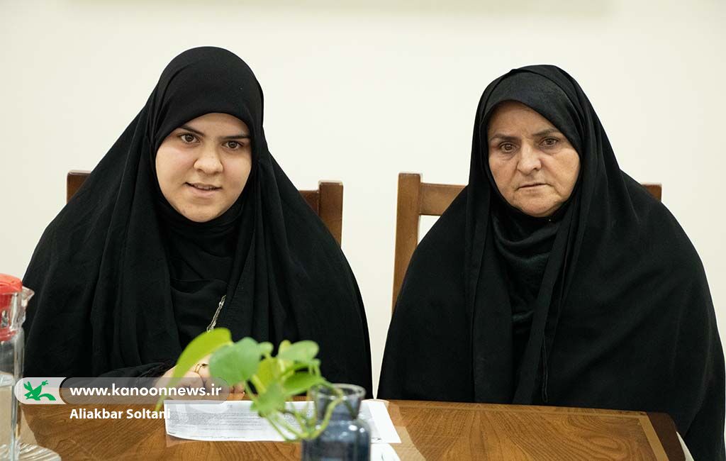 نشست هم‌اندیشی باشگاه ادبی «قاف» در کانون کرمان برگزار شد