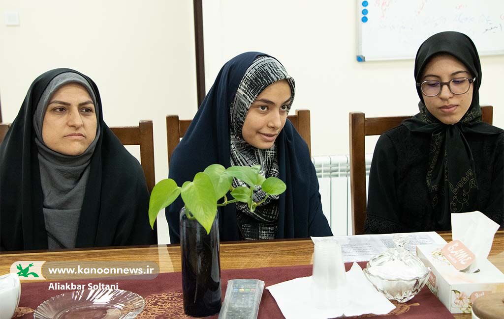 نشست هم‌اندیشی باشگاه ادبی «قاف» در کانون کرمان برگزار شد