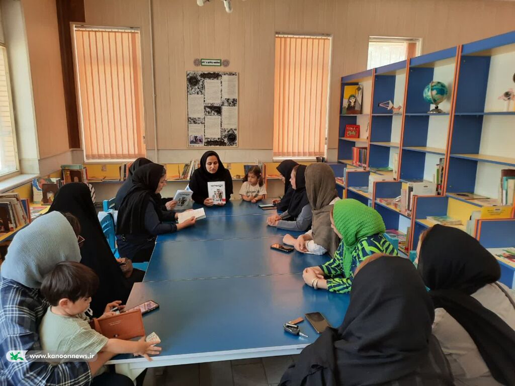 وداع با رهبر شهید_مرکزی کتاب «پدی پت پت» به مادران مرکز شهیدان زینلی معرفی شد