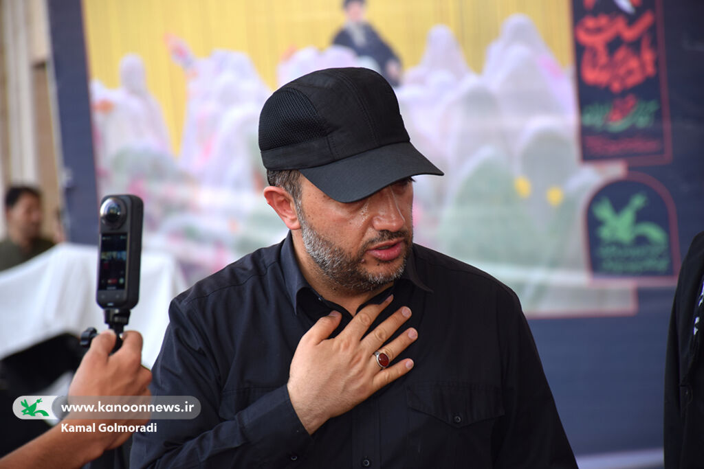 حامد علامتی مدیرعامل کانون کودکان و نوجوانان در برنامههای ستاد تشییع نقشآفرین بودند/ فعالیت موکب «حسینیه میناب ۱۶۸» با مشارکت داوطلبانه کارکنان کانون