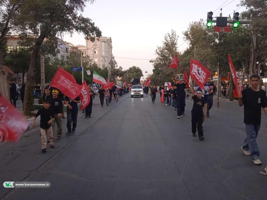 دسته عزا و حماسه نوجوانان_اراک خروشِ حماسی نوجوانان اراکی در وداع با «قهرمان جاودانه»