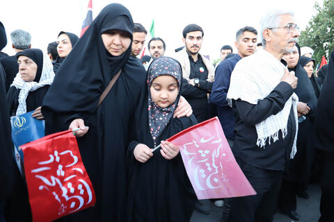 در کنار رهبر شهید؛ روایت حضور گرم کودکان و نوجوانان در آیین تشییع